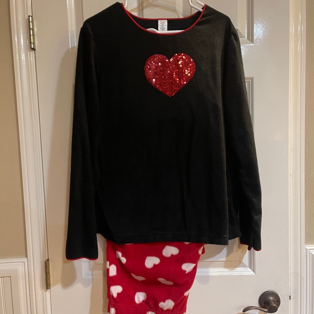 NEW Women's Warm & Soft Heart Pajama Set XL 16-18 Black Red Valentine Cozy NWT
